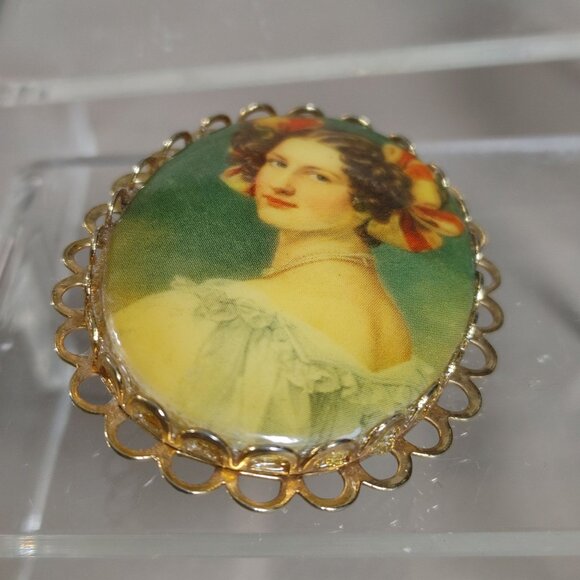 Victorian Pendant Brooch Pin Vintage Oval Portrait Brooch Pin Gold Tone Scallop - Picture 6 of 10